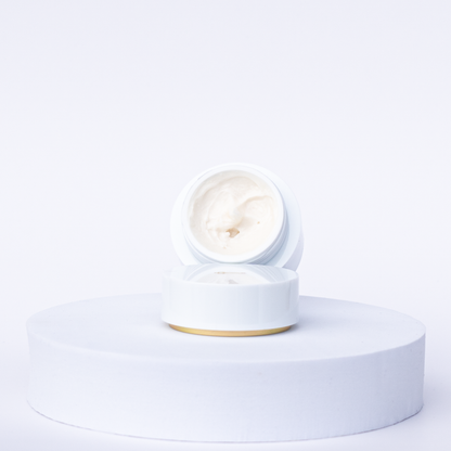 Moisturizing Cream Natur Kosmetik galenik des produkts, produkt offen cream ersichtlich. 